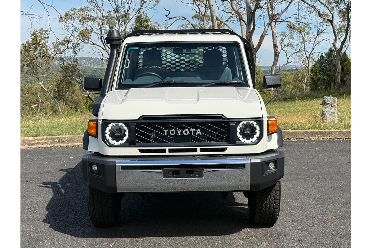 2025 Toyota LC Military LC Military GXL 4.5L T Diesel Manual Single C/Chassis