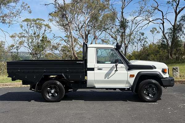 2025 Toyota LC Military LC Military GXL 4.5L T Diesel Manual Single C/Chassis