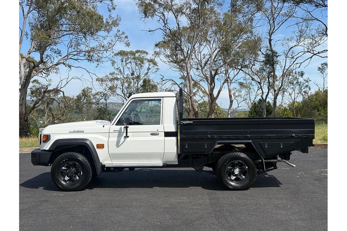 2025 Toyota LC Military LC Military GXL 4.5L T Diesel Manual Single C/Chassis