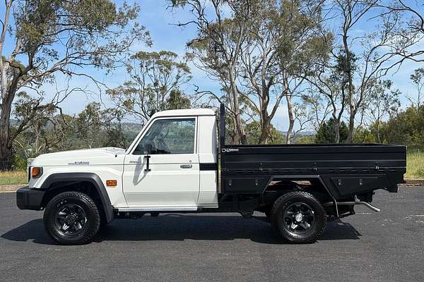 2025 Toyota LC Military LC Military GXL 4.5L T Diesel Manual Single C/Chassis