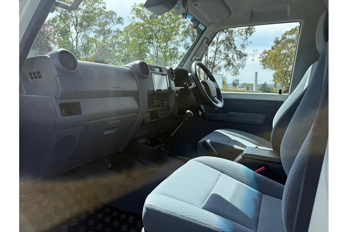 2025 Toyota LC Military LC Military GXL 4.5L T Diesel Manual Single C/Chassis