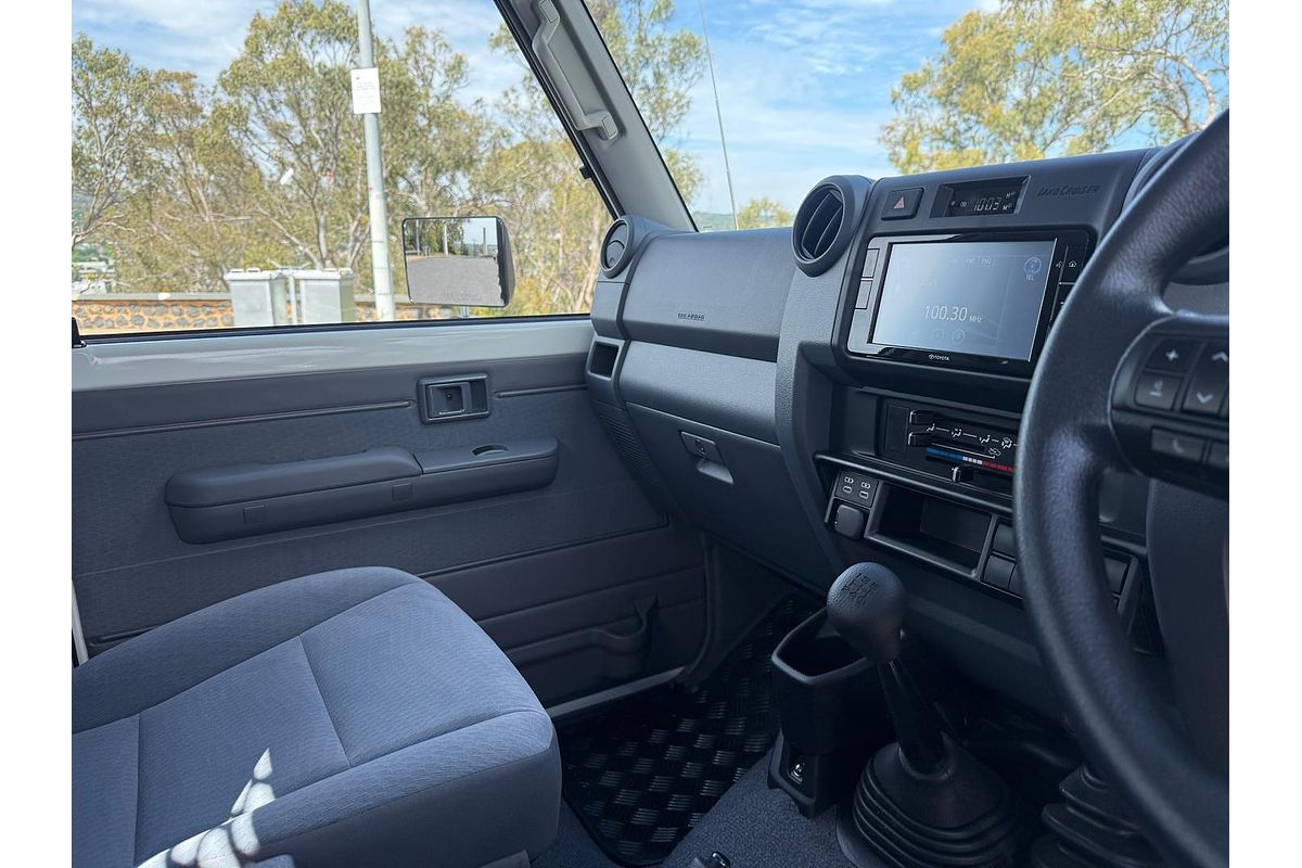 2025 Toyota LC Military LC Military GXL 4.5L T Diesel Manual Single C/Chassis