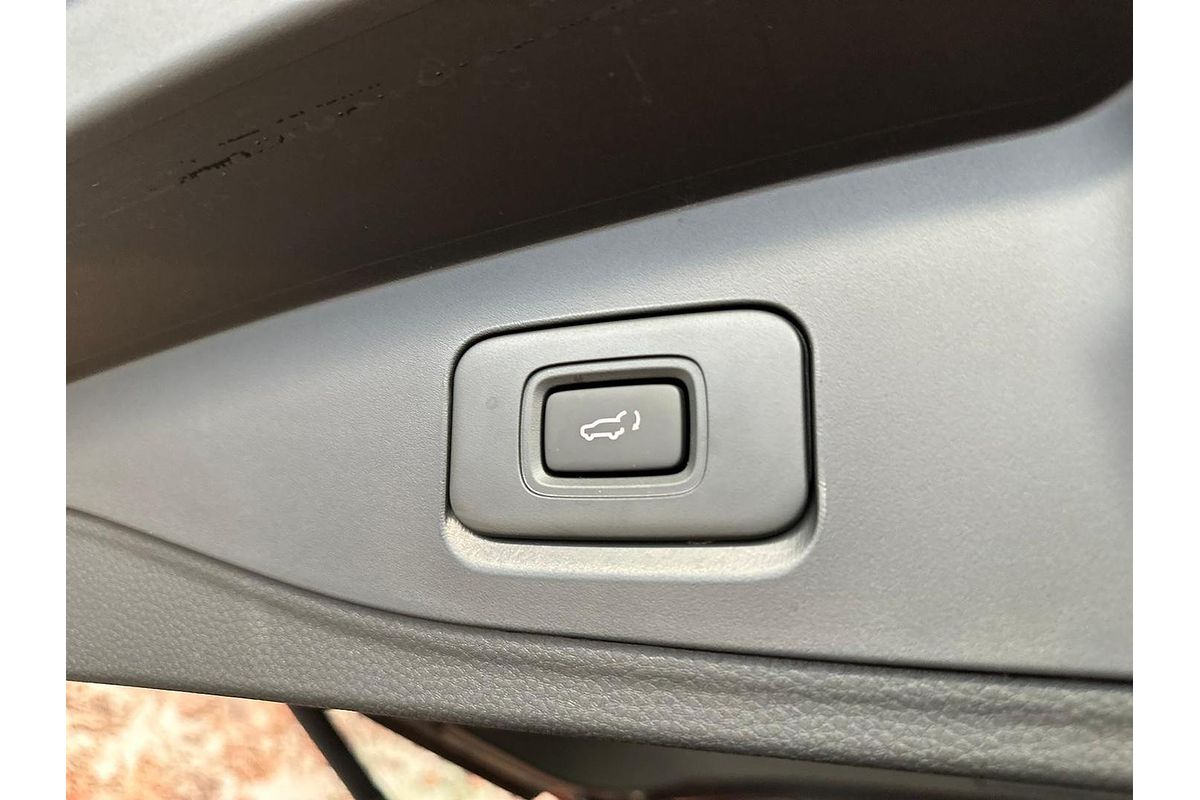 2025 Isuzu MU-X LS-T