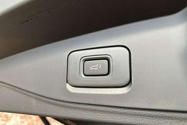 2025 Isuzu MU-X LS-T