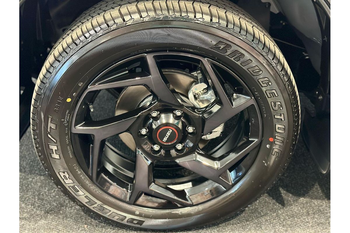 2025 Isuzu MU-X X-TERRAIN