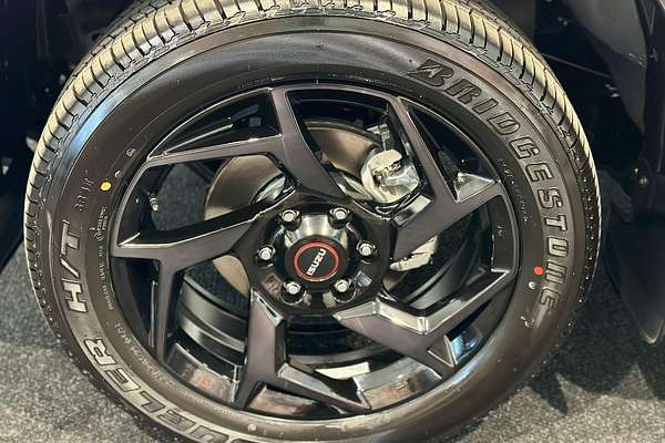 2025 Isuzu MU-X X-TERRAIN