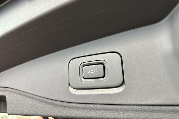 2025 Isuzu MU-X X-TERRAIN