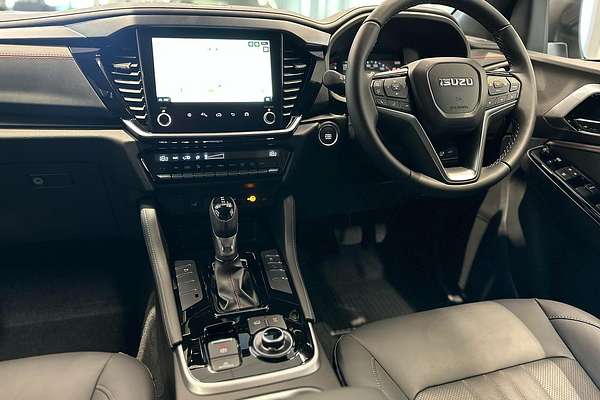 2025 Isuzu MU-X X-TERRAIN