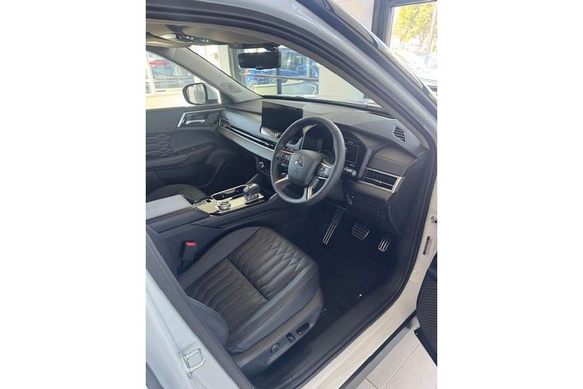 2025 Mitsubishi Outlander Exceed ZM AWD