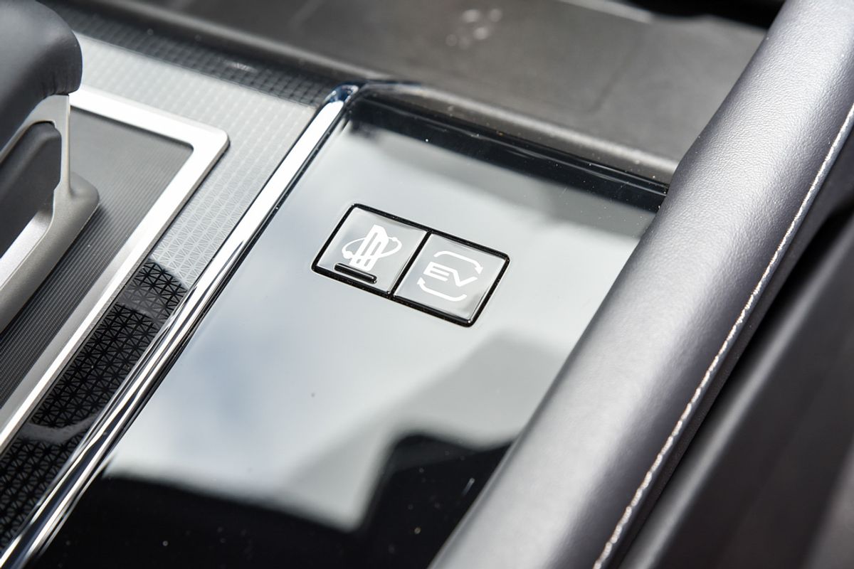 2025 Mitsubishi Outlander PHEV GSR ZM