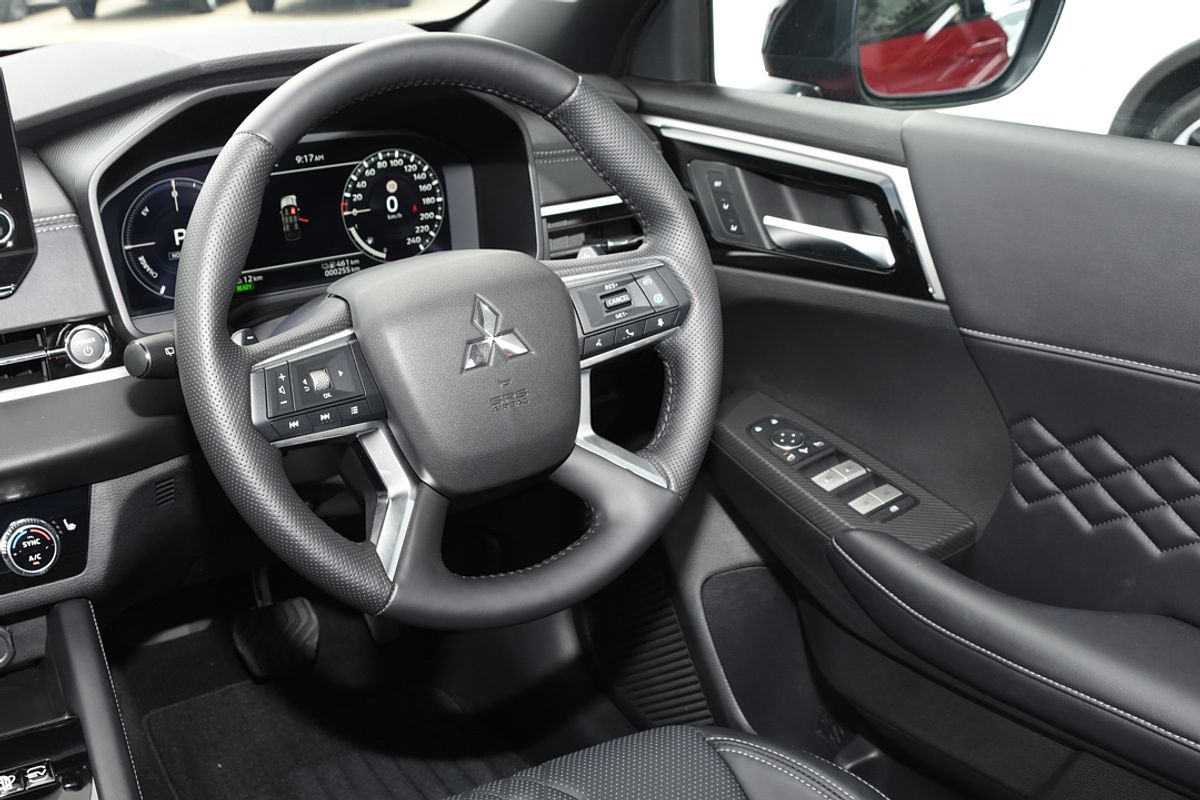 2025 Mitsubishi Outlander PHEV GSR ZM