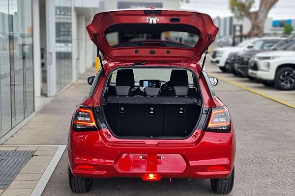 2025 Suzuki Swift Hybrid GLX UZ