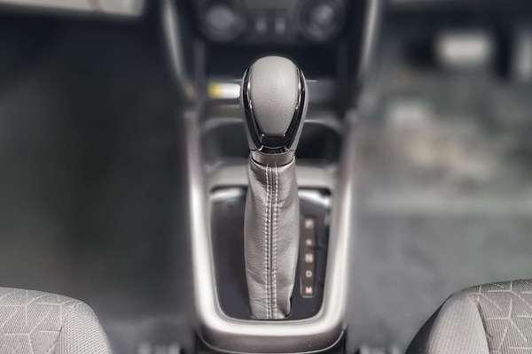 2025 Suzuki Swift Hybrid GLX UZ