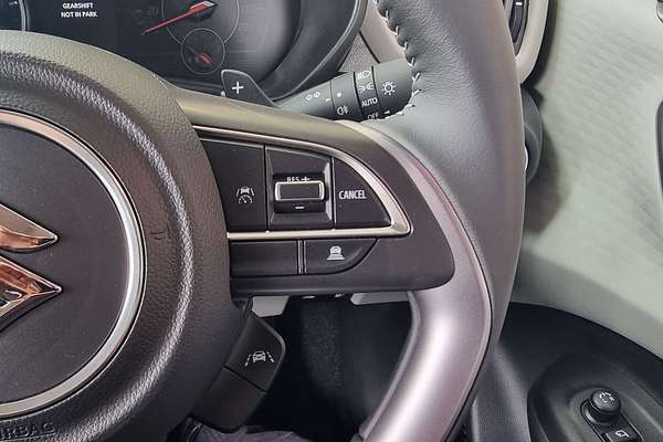 2025 Suzuki Swift Hybrid GLX UZ