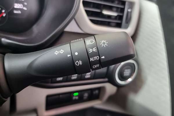 2025 Suzuki Swift Hybrid GLX UZ