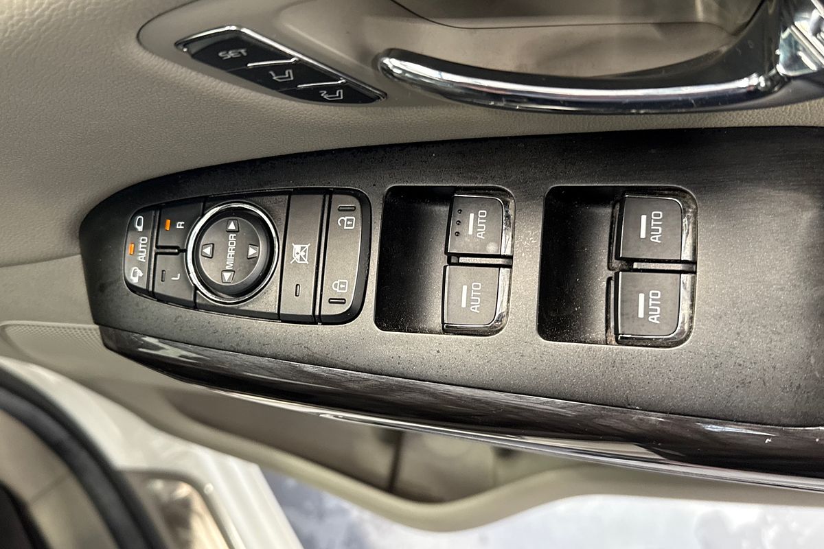 2015 Kia Carnival Platinum YP