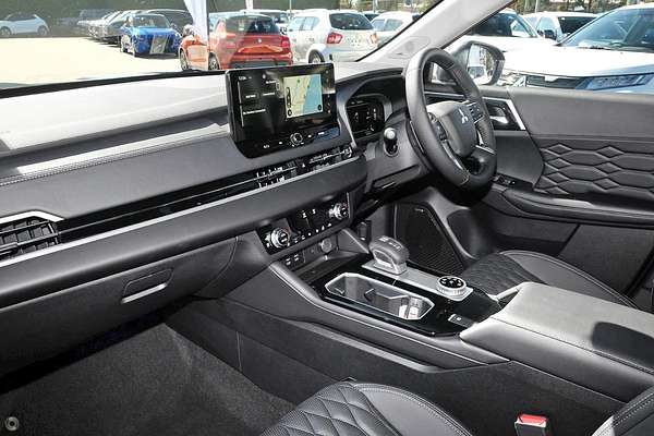 2025 Mitsubishi Outlander Exceed ZM