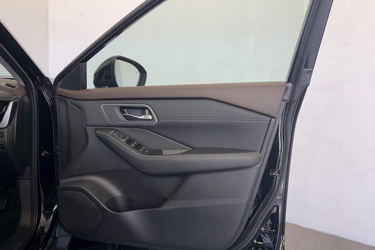 2025 Nissan X-TRAIL ST-L T33