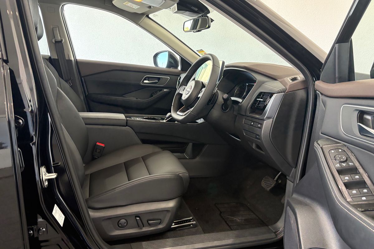 2025 Nissan X-TRAIL ST-L T33