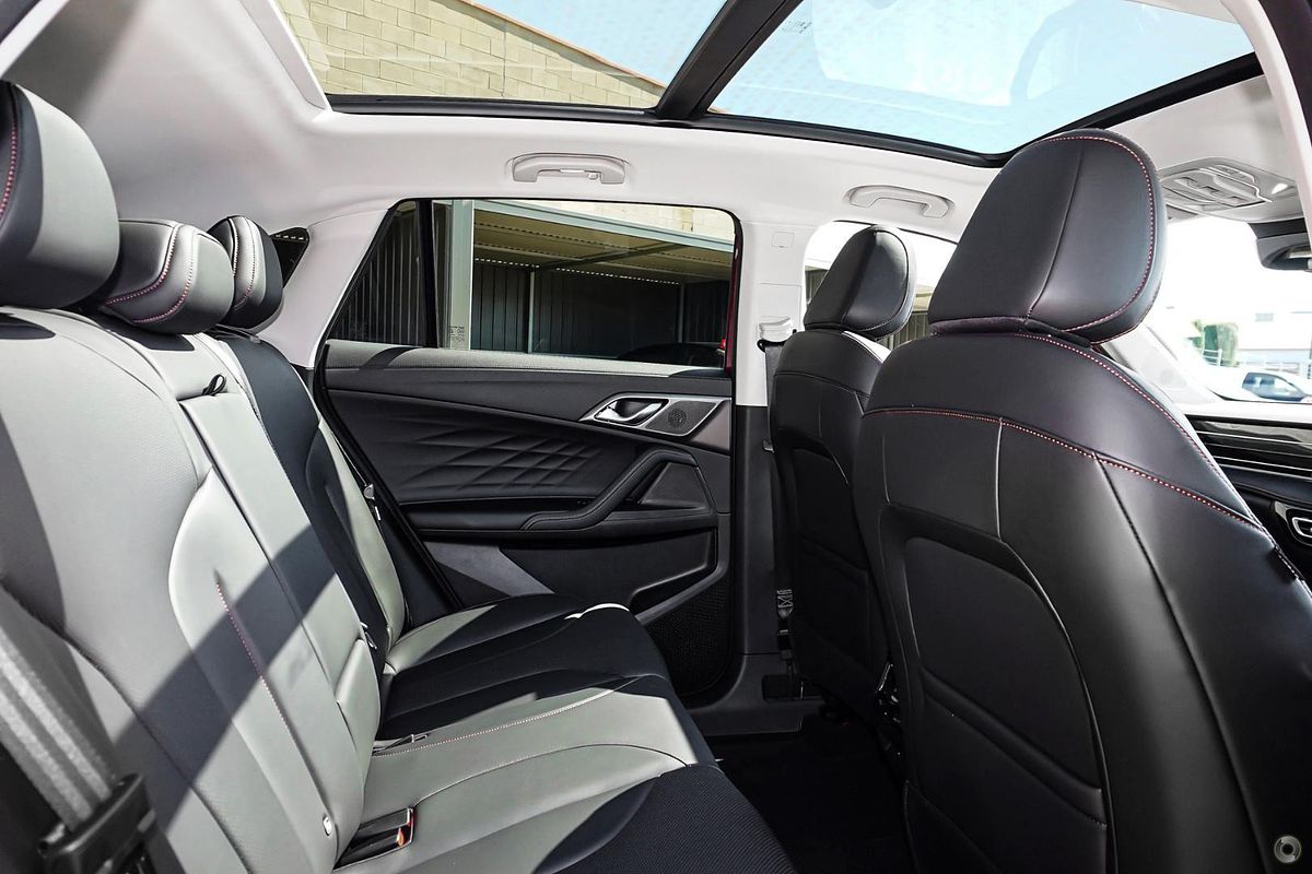 2025 MG HS Super Hybrid Essence AS33P