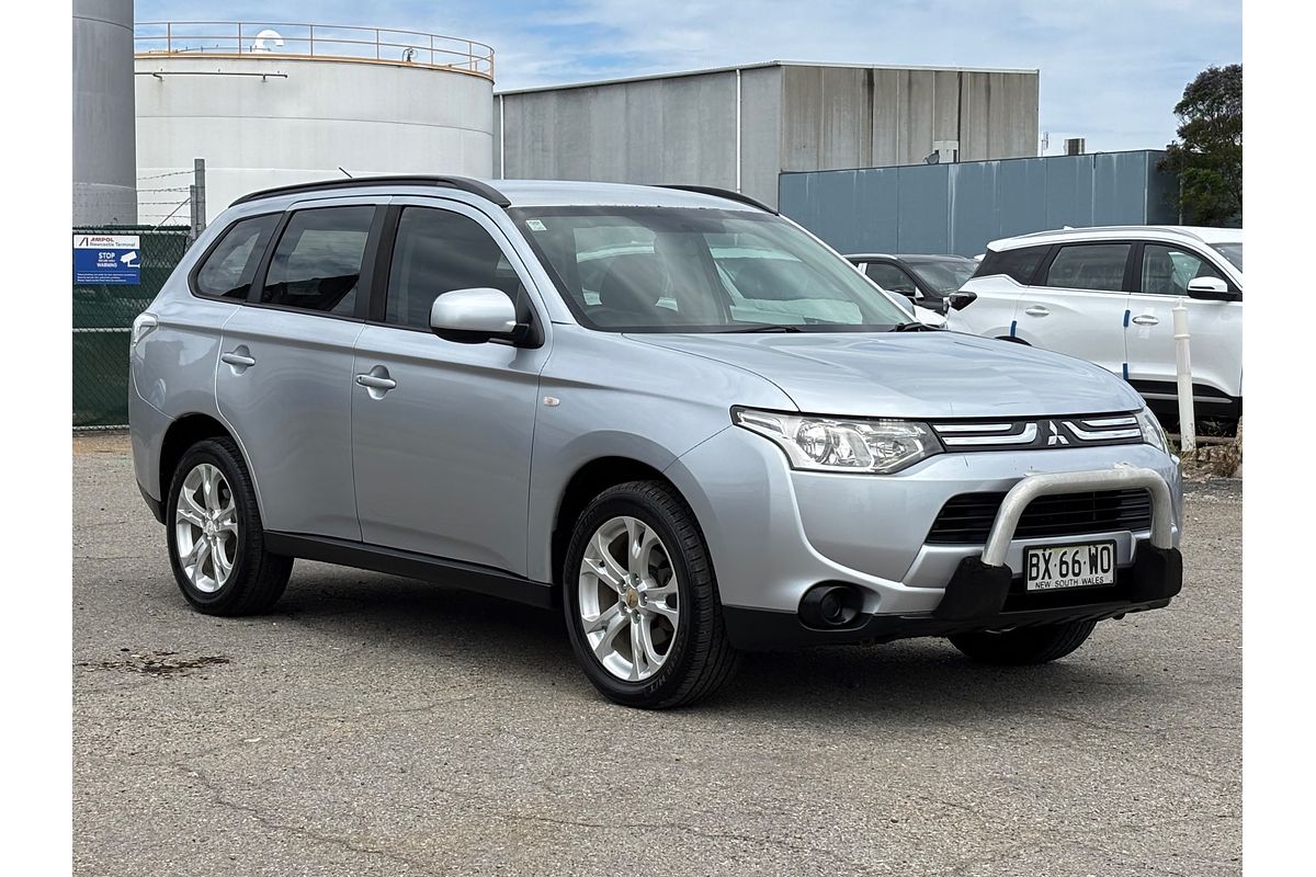 2013 Mitsubishi Outlander ES ZJ