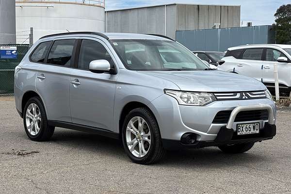 2013 Mitsubishi Outlander ES ZJ