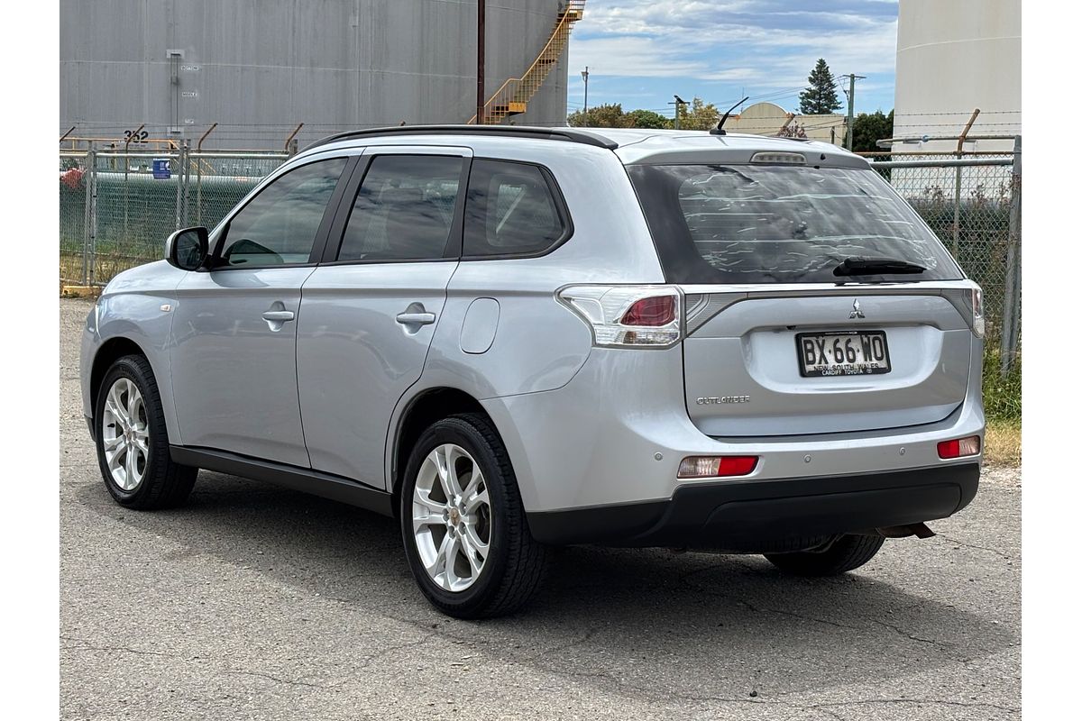 2013 Mitsubishi Outlander ES ZJ