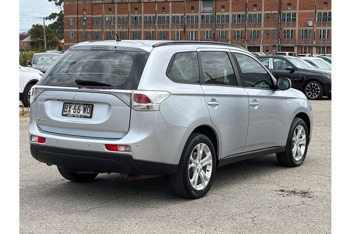 2013 Mitsubishi Outlander ES ZJ