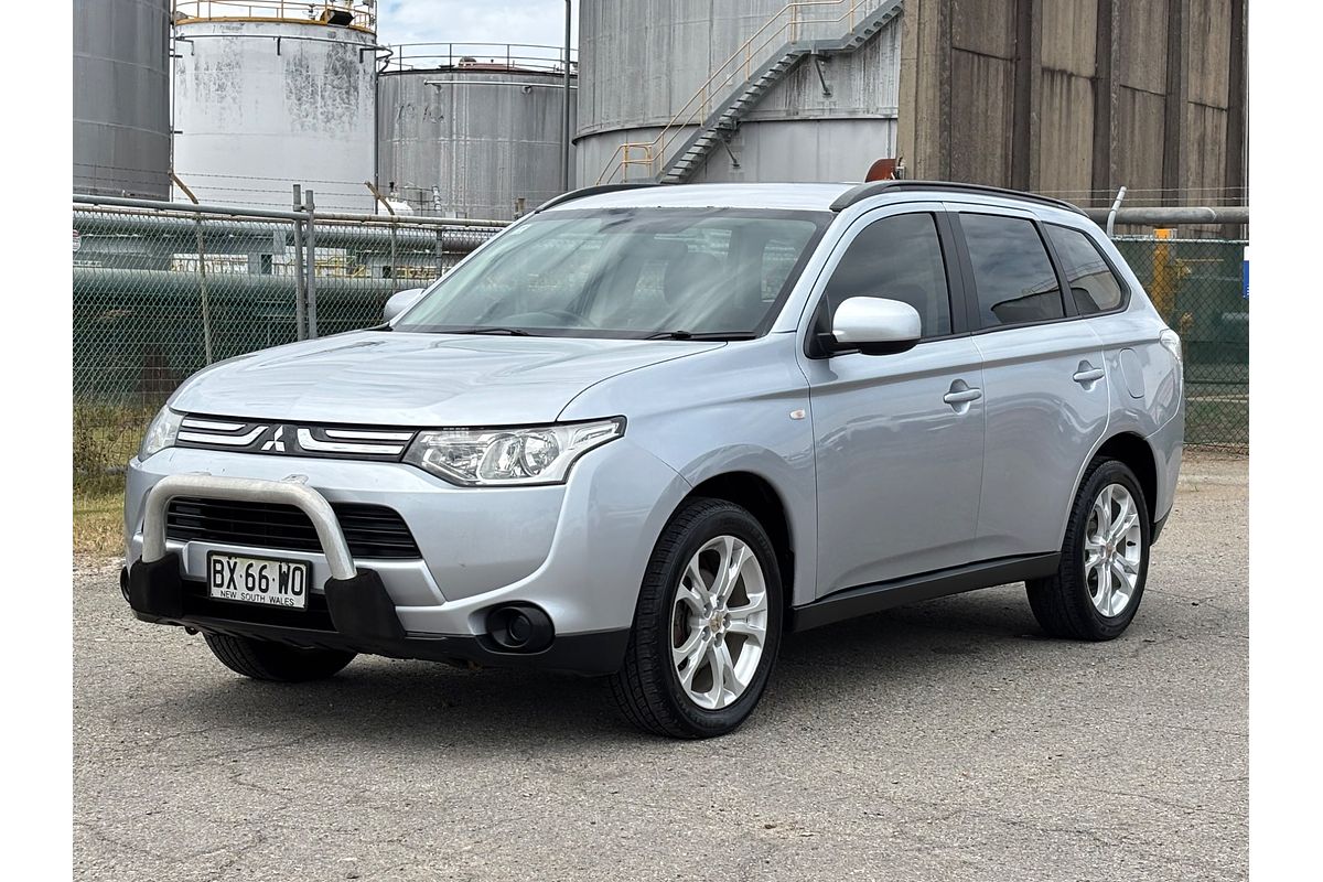 2013 Mitsubishi Outlander ES ZJ