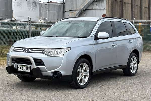 2013 Mitsubishi Outlander ES ZJ