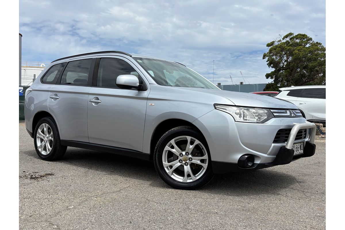 2013 Mitsubishi Outlander ES ZJ