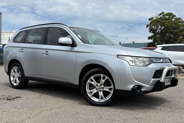 2013 Mitsubishi Outlander ES ZJ