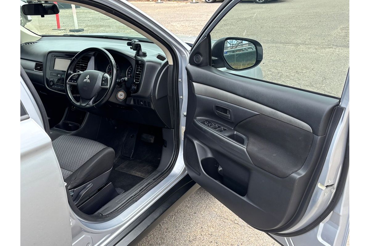 2013 Mitsubishi Outlander ES ZJ