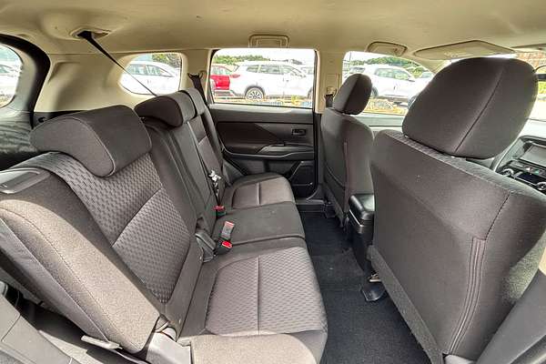 2013 Mitsubishi Outlander ES ZJ