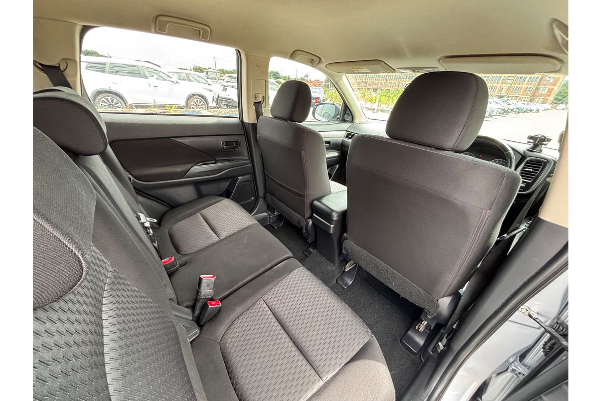 2013 Mitsubishi Outlander ES ZJ