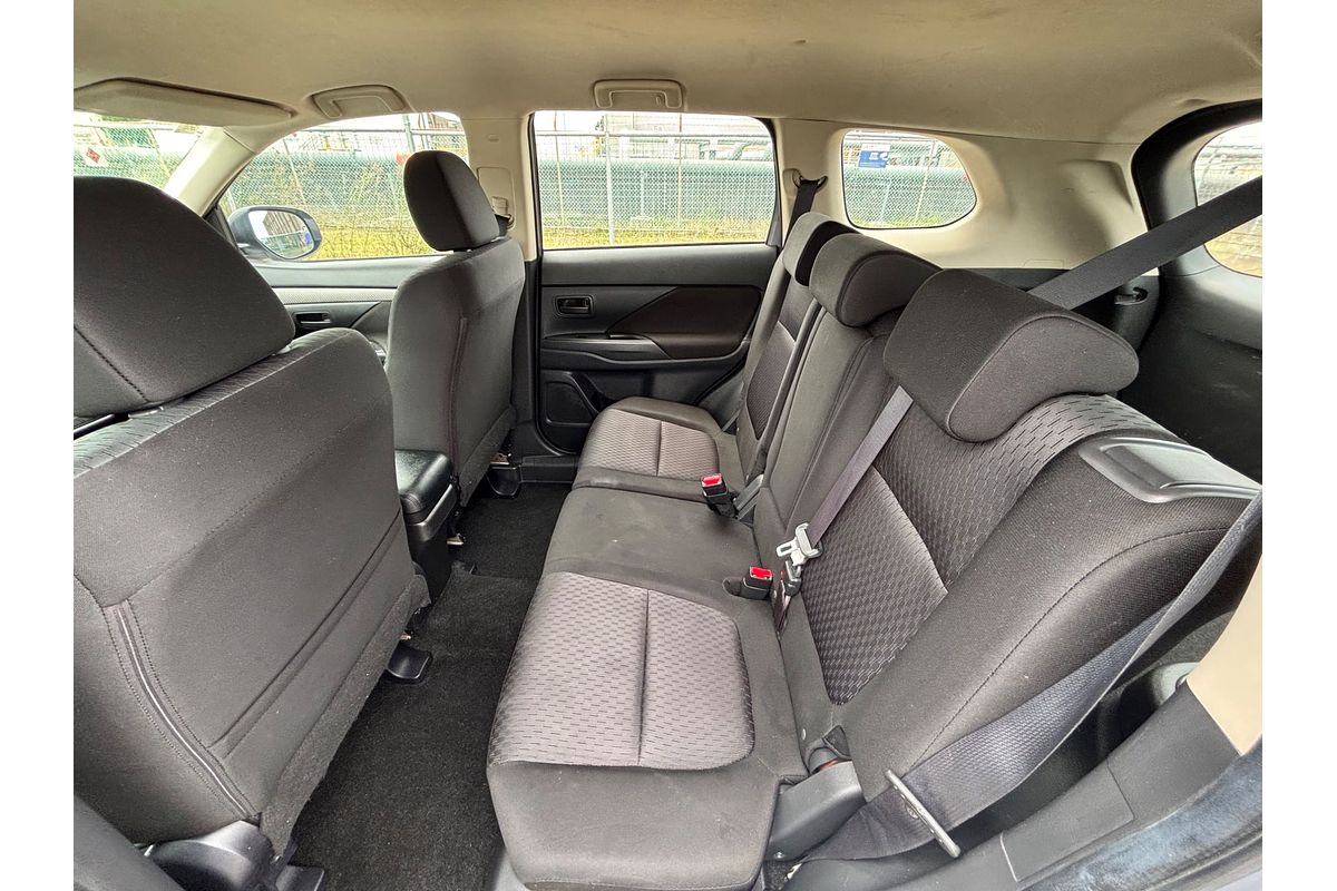 2013 Mitsubishi Outlander ES ZJ