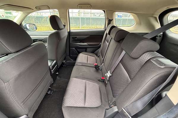 2013 Mitsubishi Outlander ES ZJ