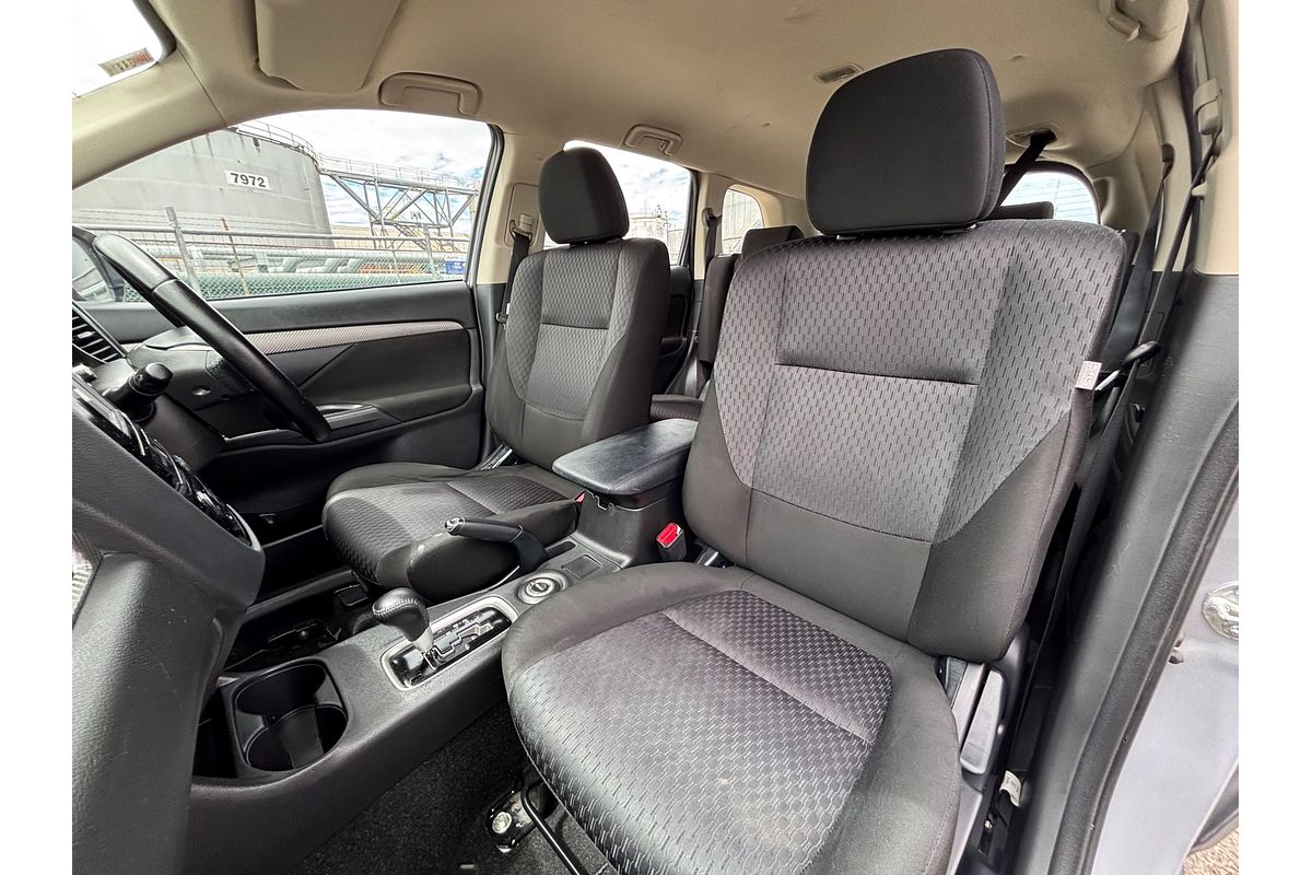 2013 Mitsubishi Outlander ES ZJ