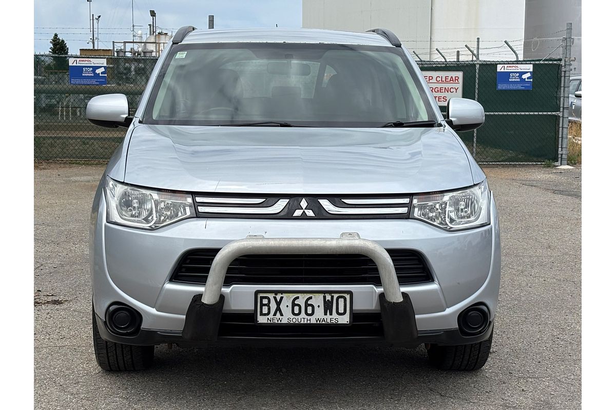 2013 Mitsubishi Outlander ES ZJ
