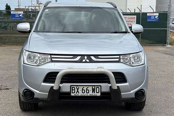 2013 Mitsubishi Outlander ES ZJ