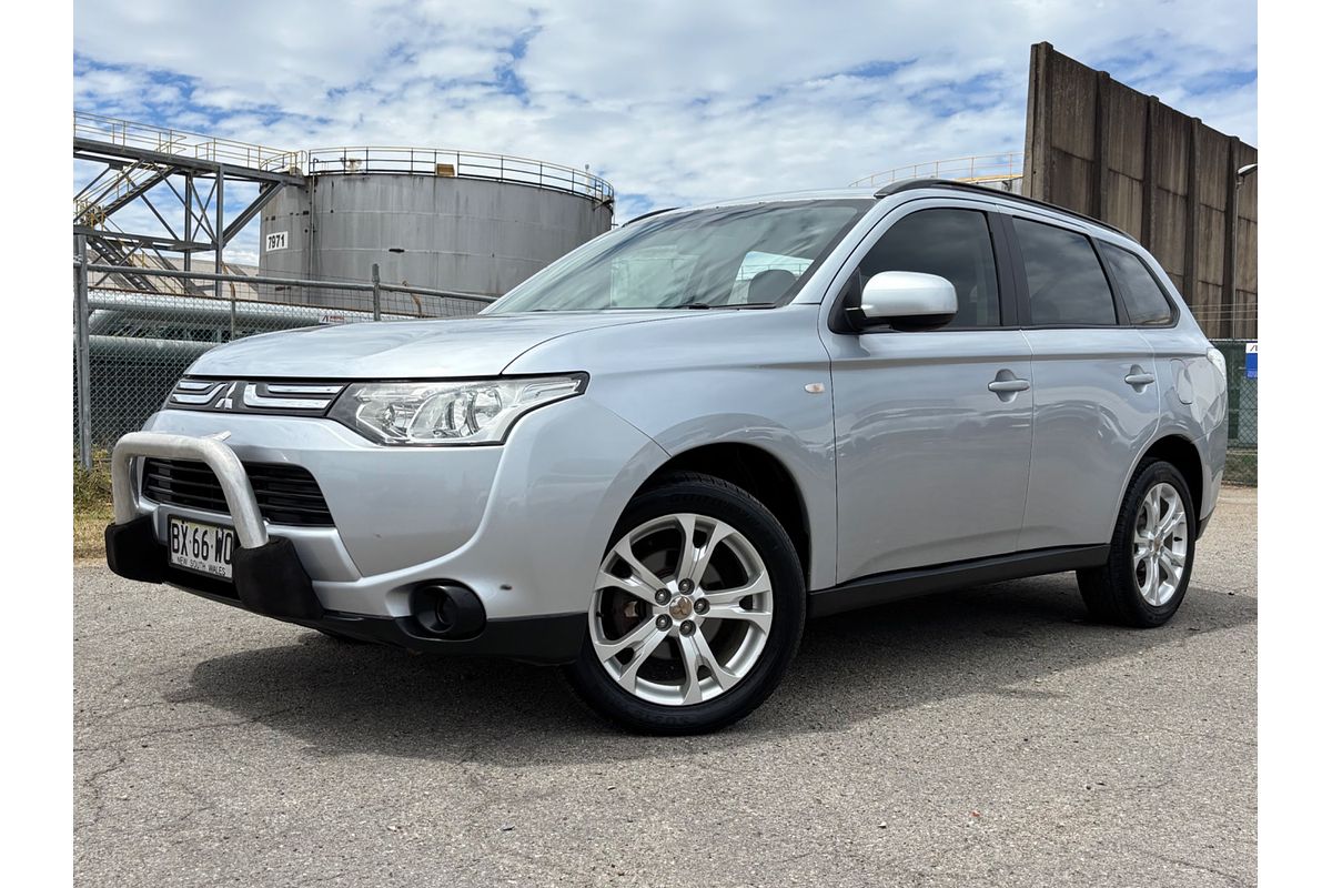 2013 Mitsubishi Outlander ES ZJ