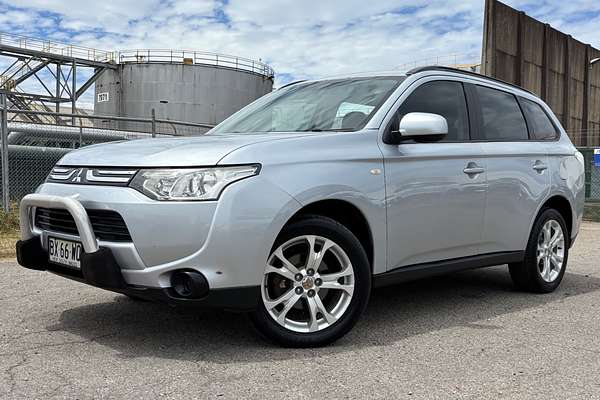 2013 Mitsubishi Outlander ES ZJ