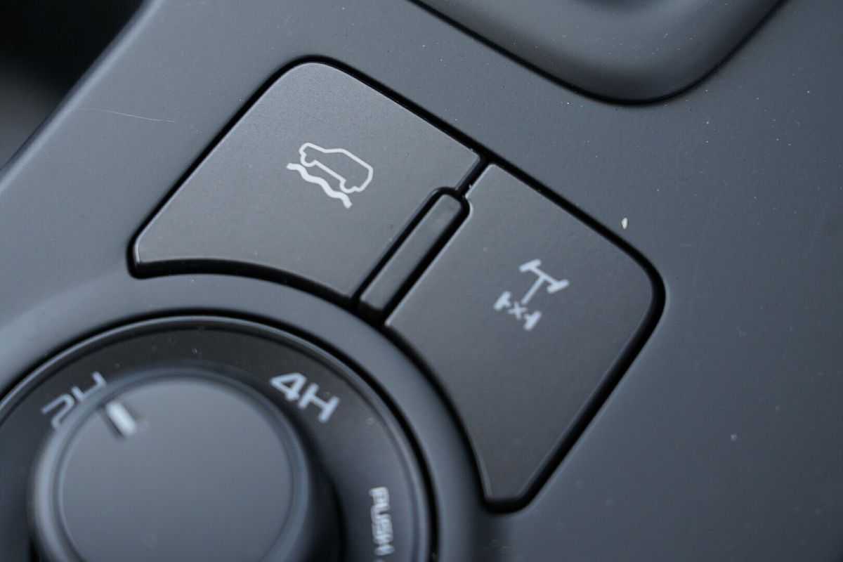 2025 Isuzu MU-X LS-M