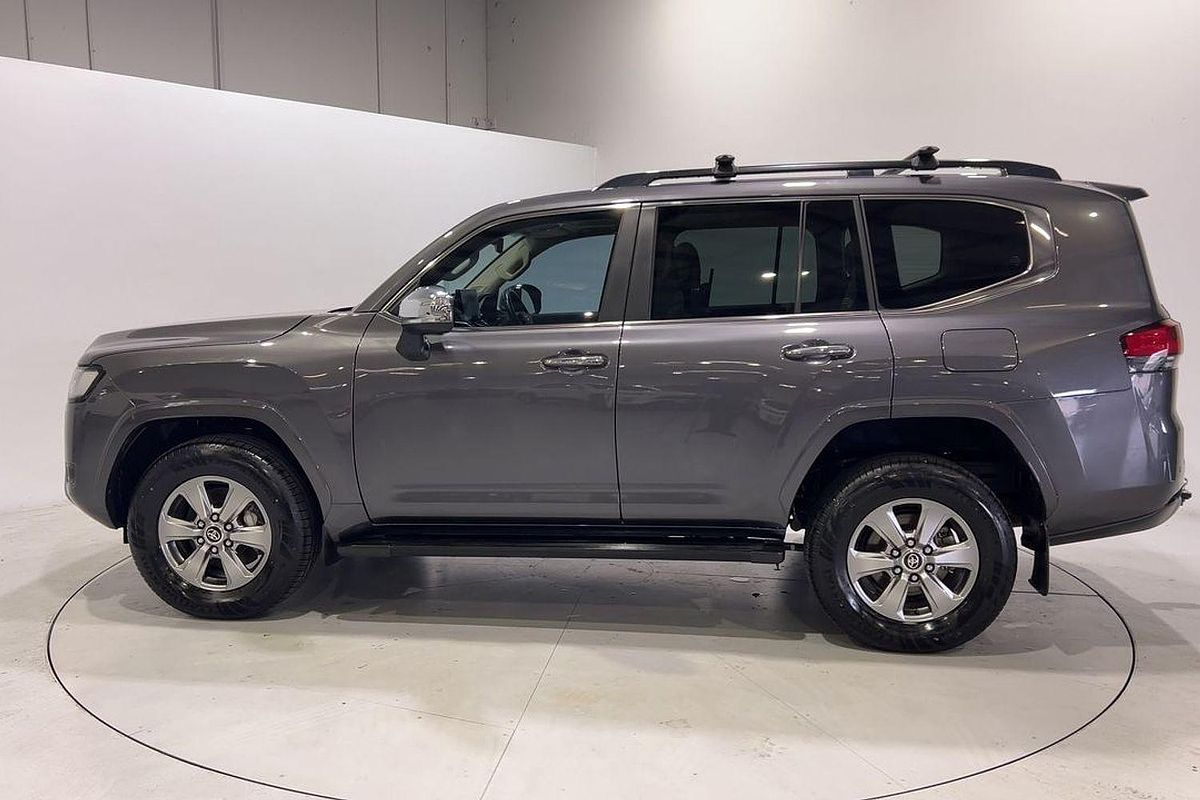 2022 Toyota Landcruiser Sahara FJA300R