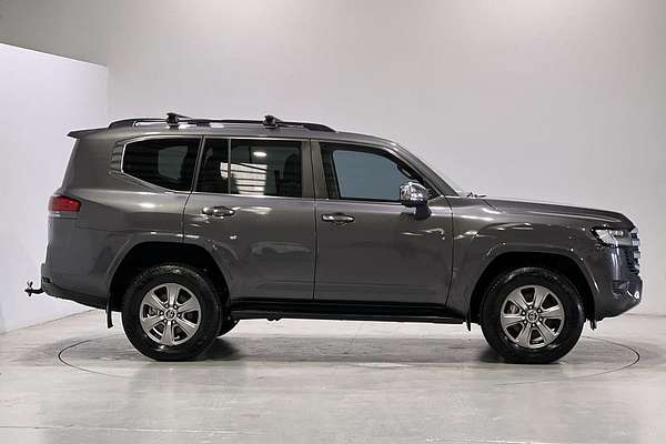 2022 Toyota Landcruiser Sahara FJA300R