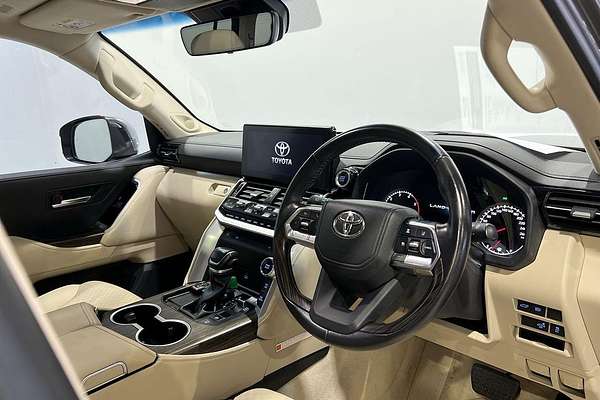 2022 Toyota Landcruiser Sahara FJA300R