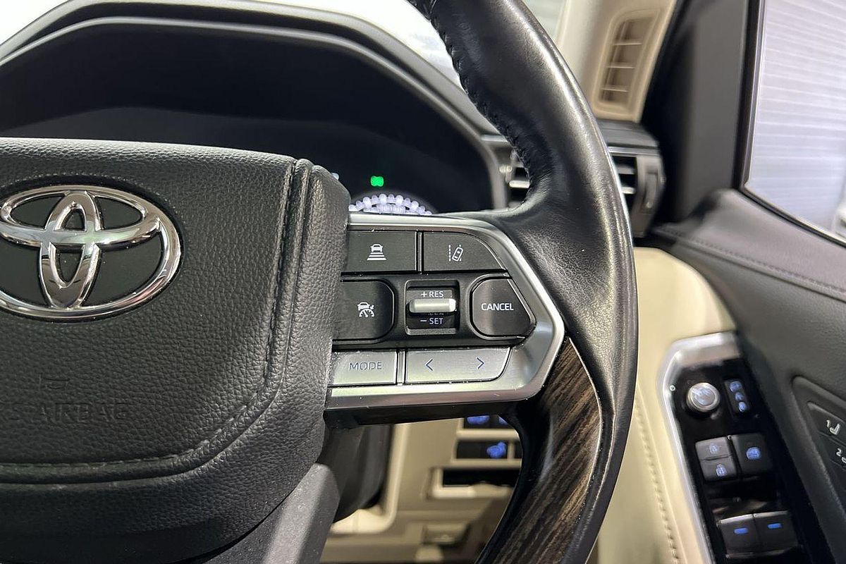 2022 Toyota Landcruiser Sahara FJA300R