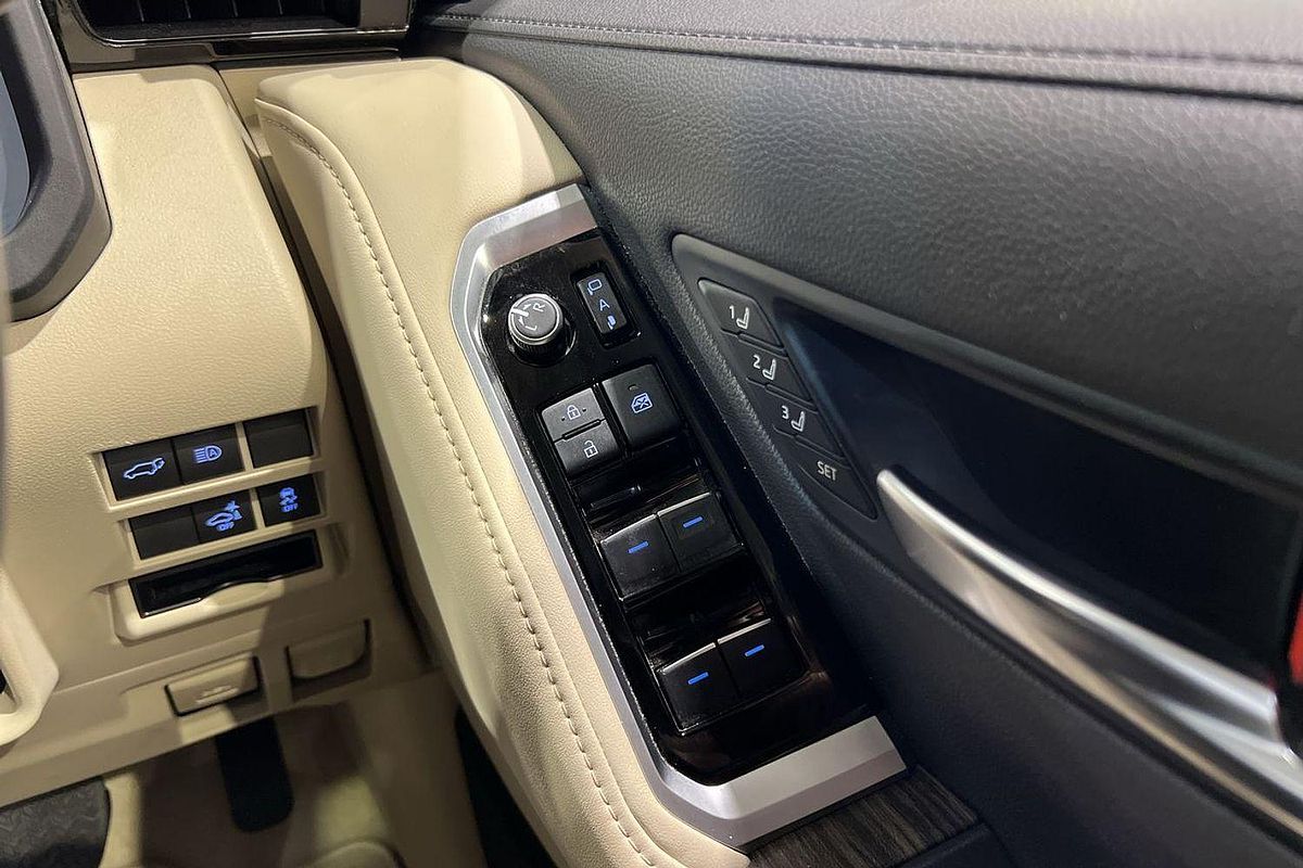 2022 Toyota Landcruiser Sahara FJA300R