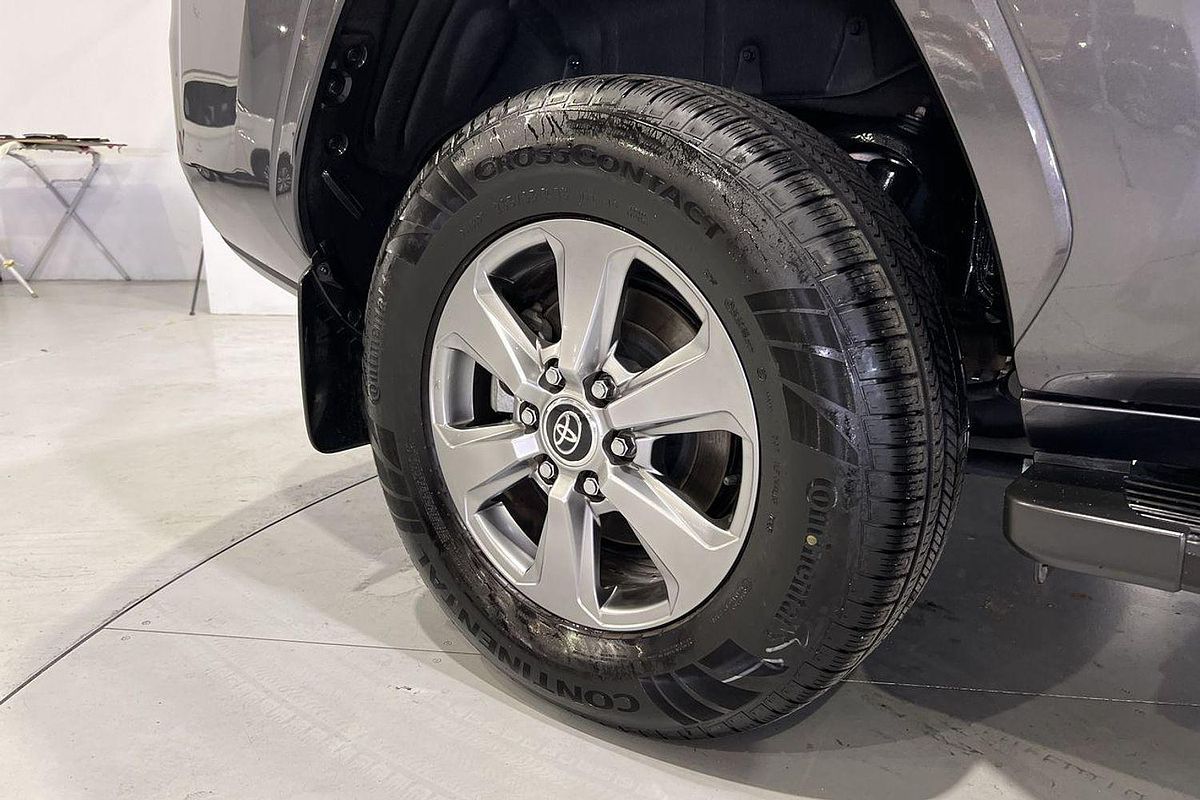 2022 Toyota Landcruiser Sahara FJA300R