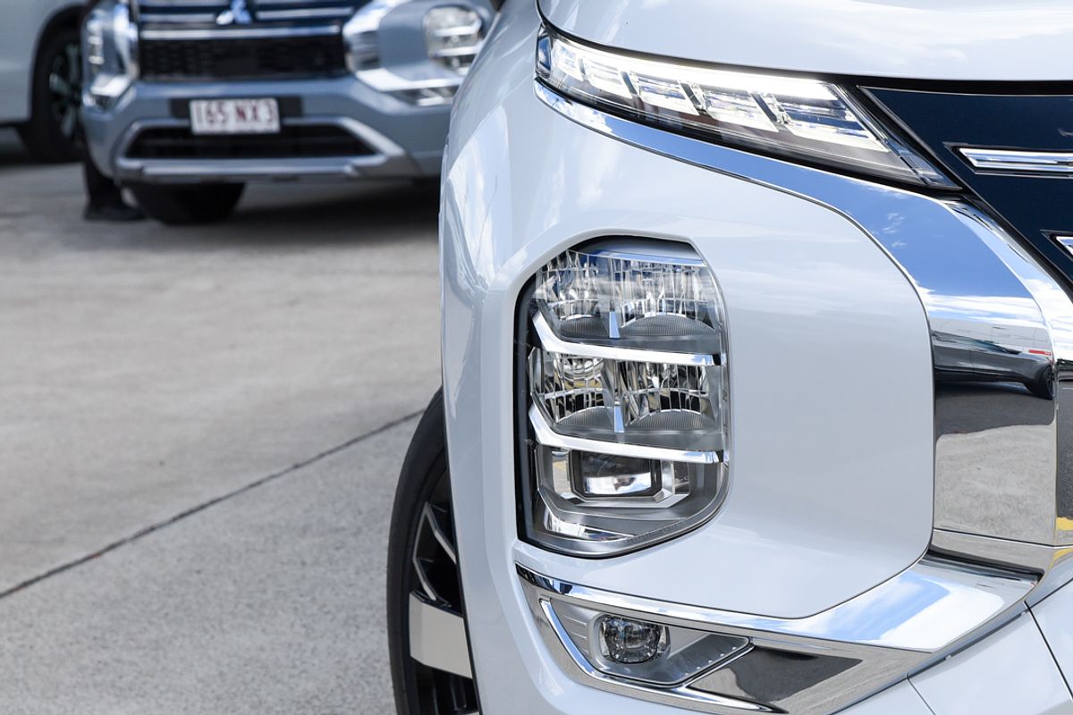 2025 Mitsubishi Outlander Exceed ZM